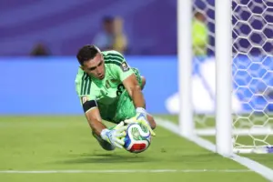 Chelsea agree £7.5m fee for Villa's Martinez